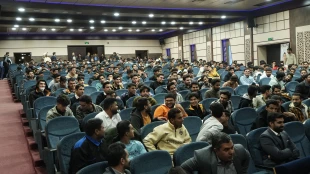 مراسم روز دانشجو (  16 آذر ) در دانشگاه ملی مهارت استان خراسان جنوبی برگزار گردید. 9