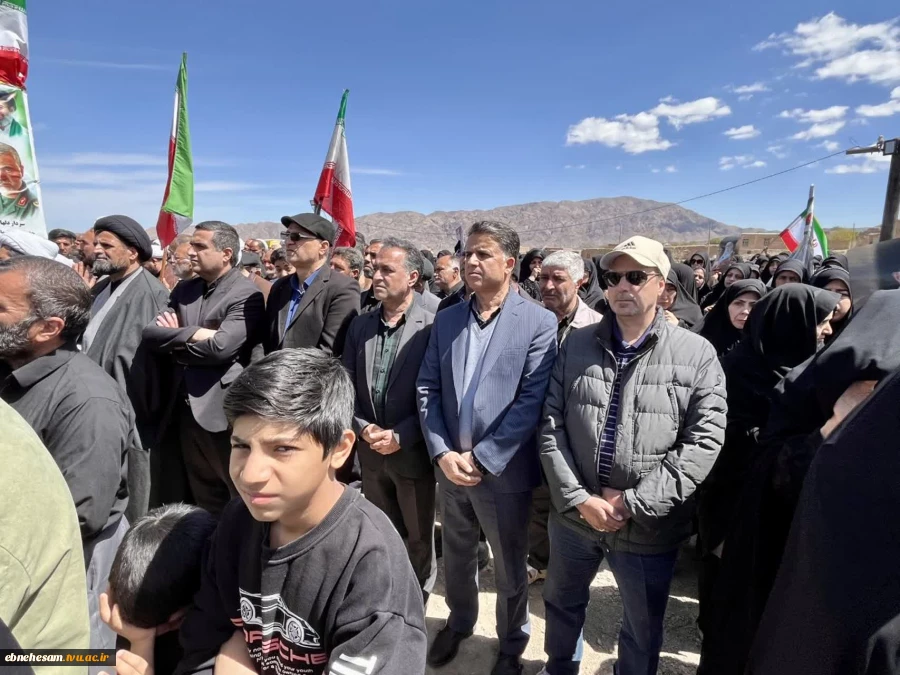 حضور رئیس دانشگاه ملی مهارت استان خراسان جنوبی و مدیرکل دفتر برنامه بودجه ،تحول اداری وبهره وری دانشگاه ملی مهارت، در تشییع و خاکسپاری شهید هاشم میری بُقال    5