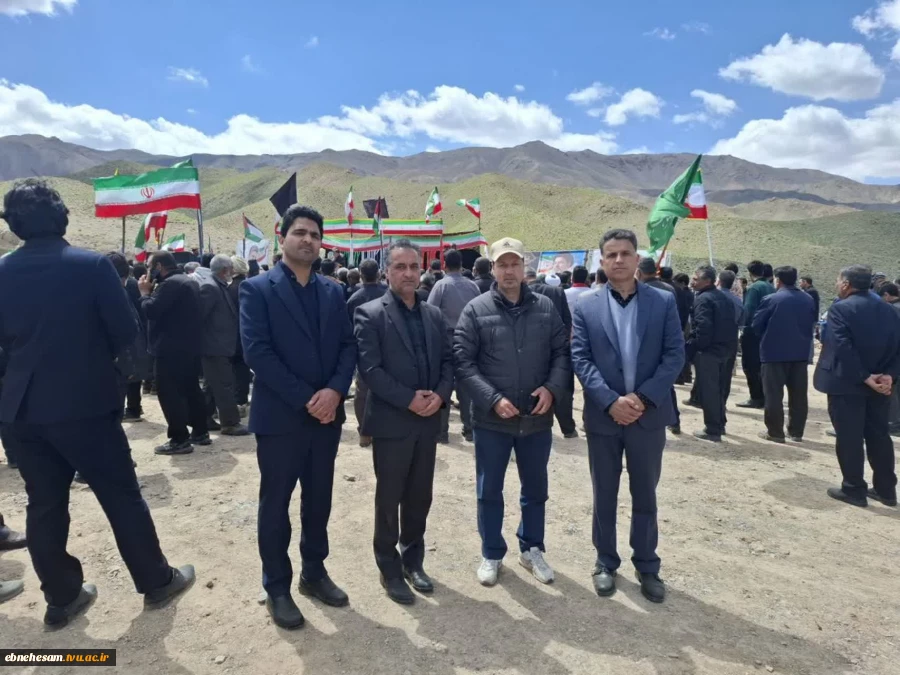حضور رئیس دانشگاه ملی مهارت استان خراسان جنوبی و مدیرکل دفتر برنامه بودجه ،تحول اداری وبهره وری دانشگاه ملی مهارت، در تشییع و خاکسپاری شهید هاشم میری بُقال    8