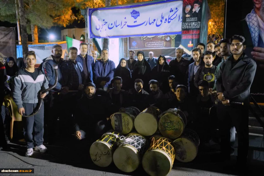 حضور پر شور و شعور همکاران به همراه خانواده ها و جمعی از دانشجویان دانشگاه ملی مهارت واحد استانی خراسان جنوبی در محفل سوگ اربعین قائد شهید امت (قدس سره)  2