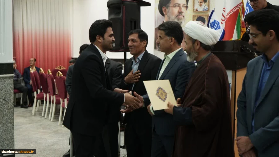 آیین گرامیداشت دهه سرآمدی آموزش و تجلیل از سرآمدان آموزشی دانشگاه ملی مهارت خراسان جنوبی برگزار شد. 7