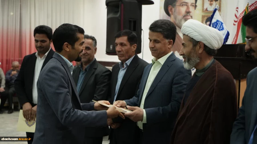 آیین گرامیداشت دهه سرآمدی آموزش و تجلیل از سرآمدان آموزشی دانشگاه ملی مهارت خراسان جنوبی برگزار شد. 8