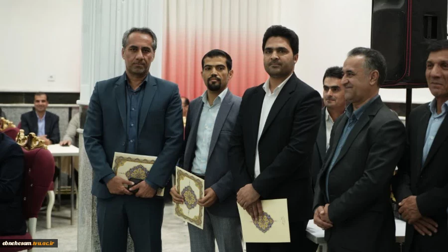 آیین گرامیداشت دهه سرآمدی آموزش و تجلیل از سرآمدان آموزشی دانشگاه ملی مهارت خراسان جنوبی برگزار شد. 9
