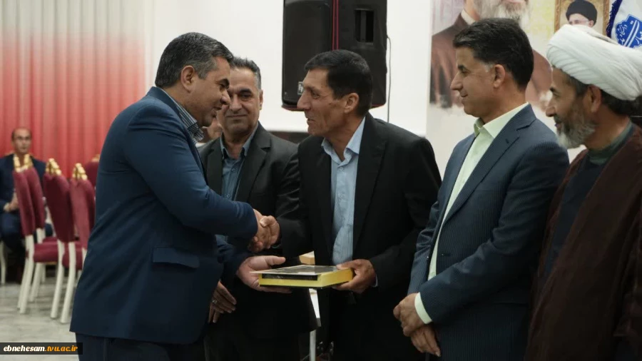 آیین گرامیداشت دهه سرآمدی آموزش و تجلیل از سرآمدان آموزشی دانشگاه ملی مهارت خراسان جنوبی برگزار شد. 14