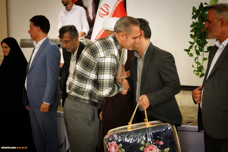 برگزاری دورهمی صمیمی و جشن به مناسبت گرامیداشت روز کارمند در دانشگاه ملی مهارت خراسان جنوبی  10