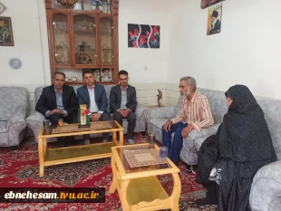 رئیس دانشگاه ملی مهارت استان خراسان جنوبی با خانواده شهید گرانقدر علی کاظمی و شهید احمدرضا صابر  دیدار و گفتگو کرد.  4