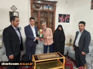 رئیس دانشگاه ملی مهارت استان خراسان جنوبی با خانواده شهید گرانقدر علی کاظمی و شهید احمدرضا صابر  دیدار و گفتگو کرد.  5